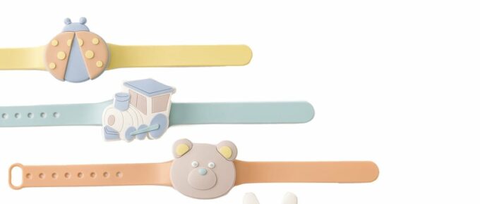 Six multicolored silicone wristbands with playful designs, including a ladybug, train, bear, rabbit, dinosaur, and abstract shape.